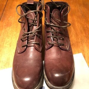 UGG collection Men’s leather lace up boot size 8